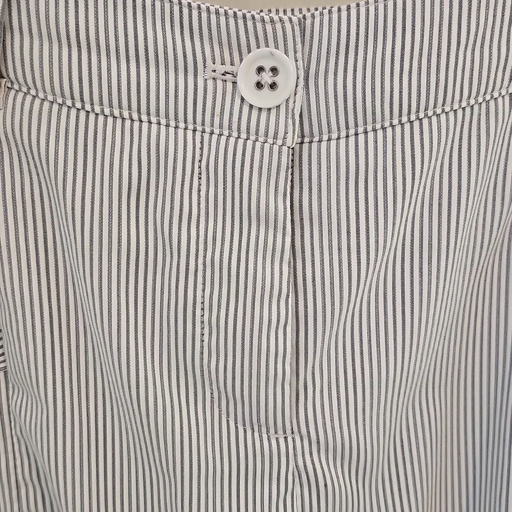 Golf Skort, Sear Sucker Stripes. Size 8. Dry‎ Fit. 4 Pockets.